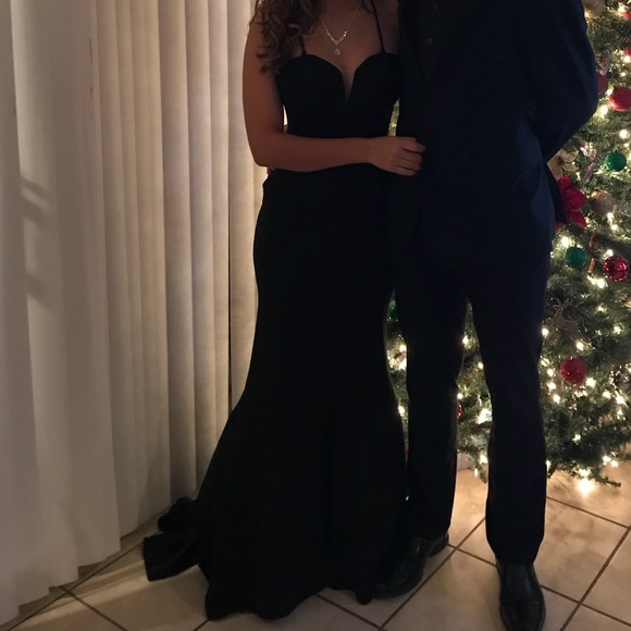 Formal dress - Picture 3 of 5